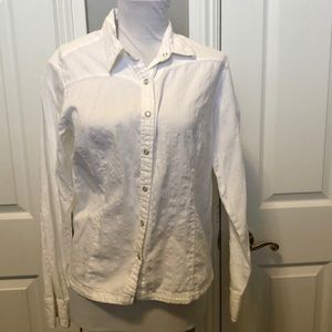 Columbia Woman’s long sleeve collared- Snaps